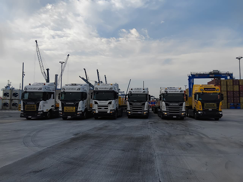 插入新闻2（备注：Transport vehicles are ready for pickup equipments）.jpg