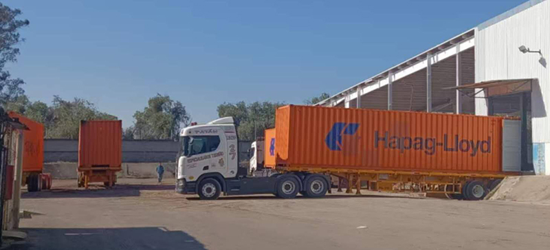 插入新闻3（备注：Unloading of electromechanical materials and equipment at the factory）.jpg